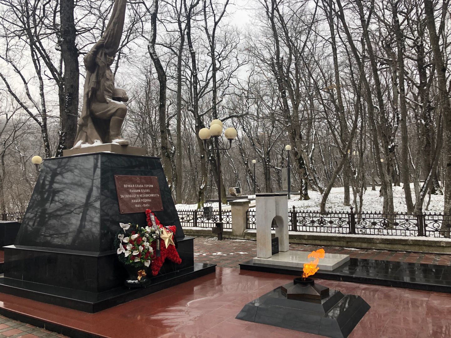 Активисты Железноводска устроили патриотический флешмоб Активисты Железноводска устроили патриотический флешмоб