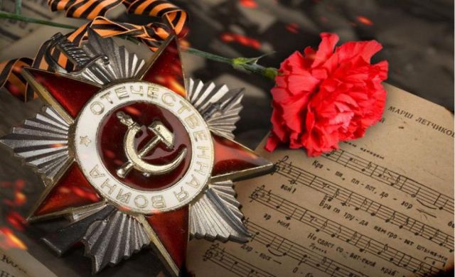В Ставрополе для ветеранов ВОВ полицейские под открытым небом спели песни В Ставрополе для ветеранов ВОВ полицейские под открытым небом спели песни