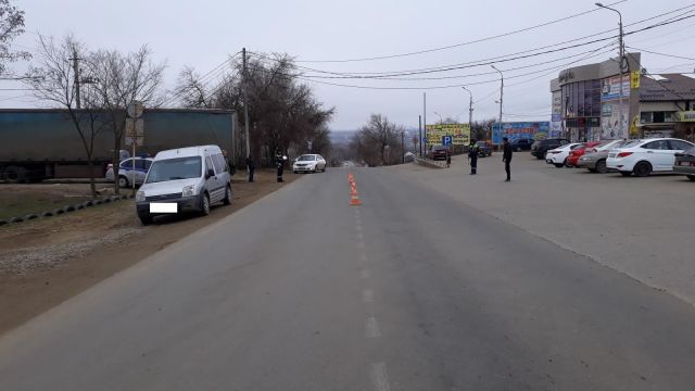 В Ставропольском крае первоклассник выбежал на дорогу и попал под колёса иномарки В Ставропольском крае первоклассник выбежал на дорогу и попал под колёса иномарки
