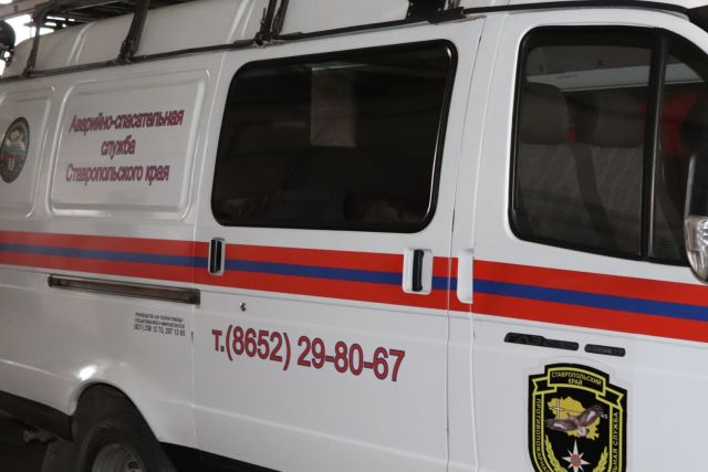 В Ессентуках спасатели вскрыли квартиру с оставшимися без присмотра детьми В Ессентуках спасатели вскрыли квартиру с оставшимися без присмотра детьми