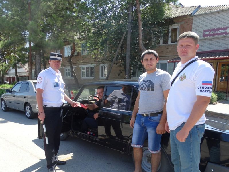 Госавтоинспекция Ставрополья и «Отцовский патруль» провели акцию «Перевози ребёнка правильно!» Госавтоинспекция Ставрополья и «Отцовский патруль» провели акцию «Перевози ребёнка правильно!»