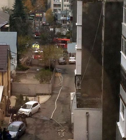 В Ставрополе пожарные не могли проехать к месту происшествия из-за припаркованного автомобиля В Ставрополе пожарные не могли проехать к месту происшествия из-за припаркованного автомобиля