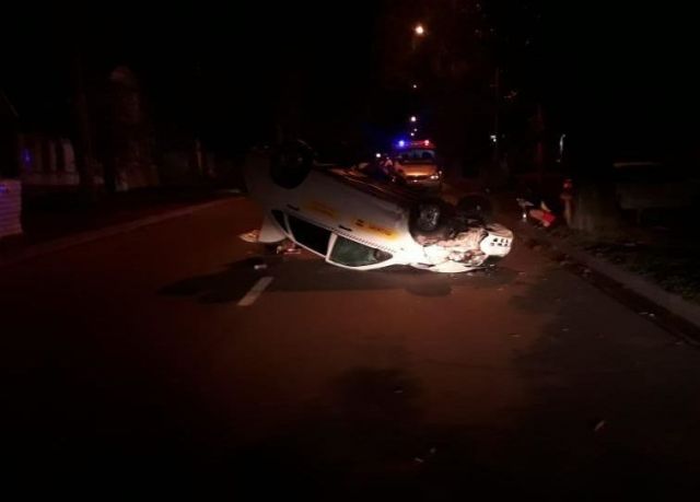 В Ставрополе перевернулся автомобиль такси В Ставрополе перевернулся автомобиль такси