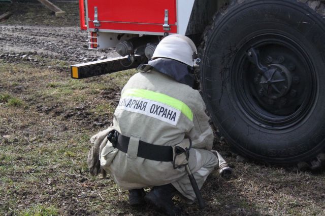 На Ставрополье загорелся работающий в поле трактор На Ставрополье загорелся работающий в поле трактор