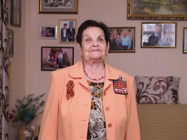 Губернатор вручил первые на Ставрополье медали к 75-летию Победы Губернатор вручил первые на Ставрополье медали к 75-летию Победы
