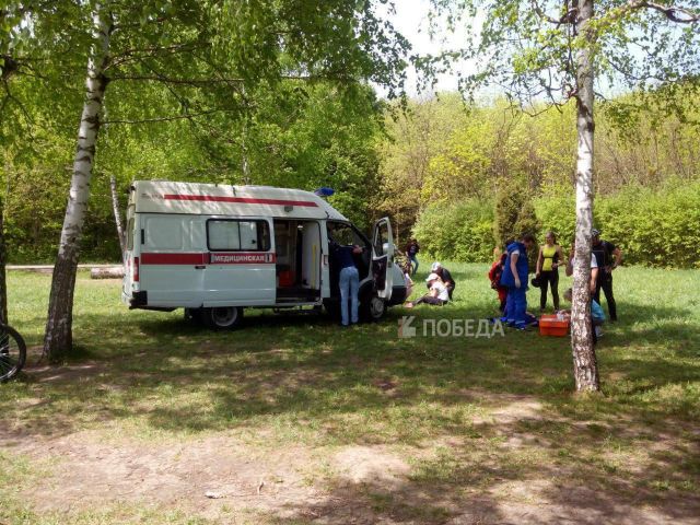 Парашютист жёстко приземлился во время показательных выступлений в Ставрополе Парашютист жёстко приземлился во время показательных выступлений в Ставрополе