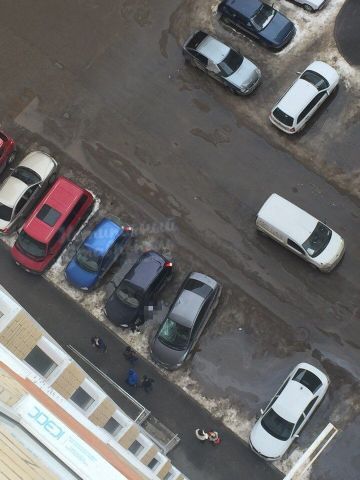 В Ставрополе девушка выпала из окна многоэтажки В Ставрополе девушка выпала из окна многоэтажки