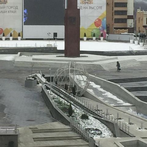 Гигантский новогодний шар, установленный в центре Ставрополя, сдуло ветром Гигантский новогодний шар, установленный в центре Ставрополя, сдуло ветром