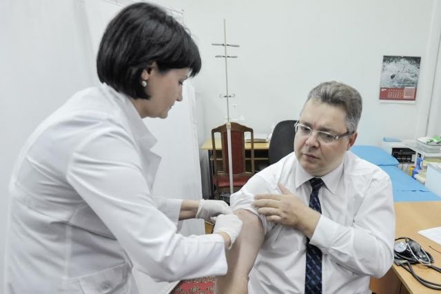 Вакцинация: сто тысяч ставропольчан уже сделали прививку от гриппа Вакцинация: сто тысяч ставропольчан уже сделали прививку от гриппа