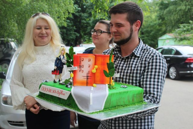 В День соседей ставропольская многоэтажка получила подарок — новую детскую площадку В День соседей ставропольская многоэтажка получила подарок — новую детскую площадку