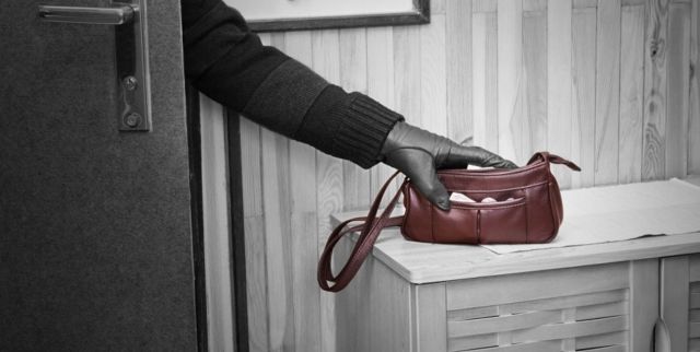 Двое парней на Ставрополье пытались обокрасть женщину Двое парней на Ставрополье пытались обокрасть женщину