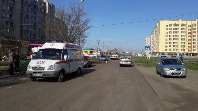 В Невинномысске водитель легковушки сбил на пешеходном переходе школьницу В Невинномысске водитель легковушки сбил на пешеходном переходе школьницу