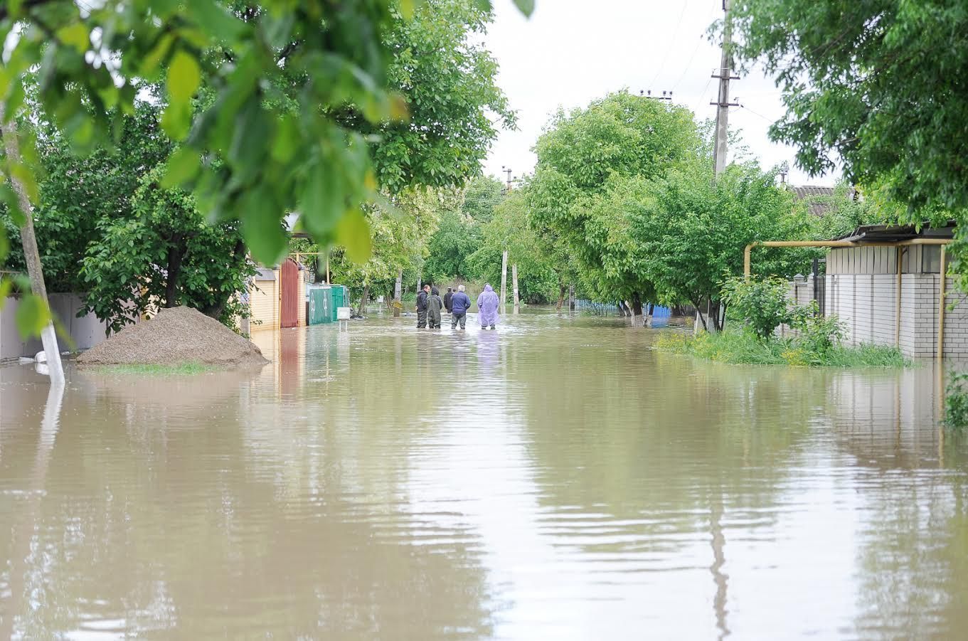В результате продолжительных ливней на территории Ставрополья подтоплены сотни домов и более тысячи придворовых территорий В результате продолжительных ливней на территории Ставрополья подтоплены сотни домов и более тысячи придворовых территорий