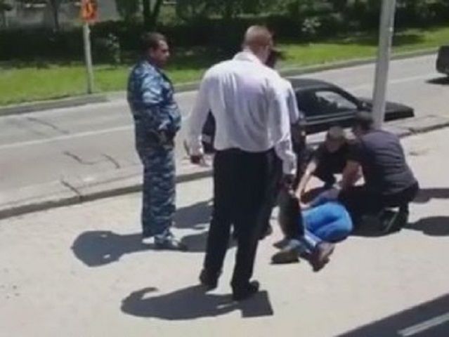 8 лет строгого режима получил наркоторговец, который устроил побег после суда 8 лет строгого режима получил наркоторговец, который устроил побег после суда