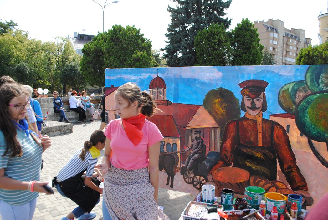 На городских остановках в Ставрополе появились детские рисунки На городских остановках в Ставрополе появились детские рисунки