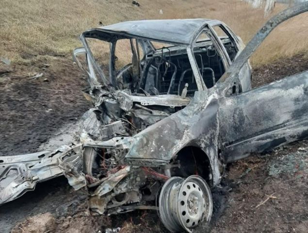 На Ставрополье автомобиль полностью сгорел после ДТП На Ставрополье автомобиль полностью сгорел после ДТП