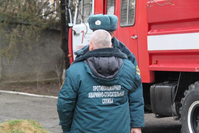 Ставропольские огнеборцы потушили жильё, арендованное квартирантами Ставропольские огнеборцы потушили жильё, арендованное квартирантами
