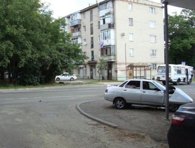 В Ставрополе легковушка врезалась в автобус с пассажирами В Ставрополе легковушка врезалась в автобус с пассажирами