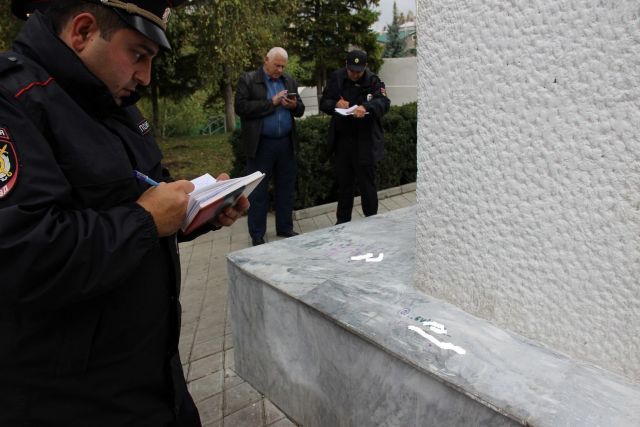 Найдены вандалы, разрисовавшие мемориал «Огонь Вечной Славы» в Михайловске Найдены вандалы, разрисовавшие мемориал «Огонь Вечной Славы» в Михайловске