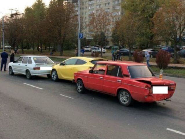 В Ставрополе неопытный водитель «шестерки» стал виновником тройного ДТП В Ставрополе неопытный водитель «шестерки» стал виновником тройного ДТП