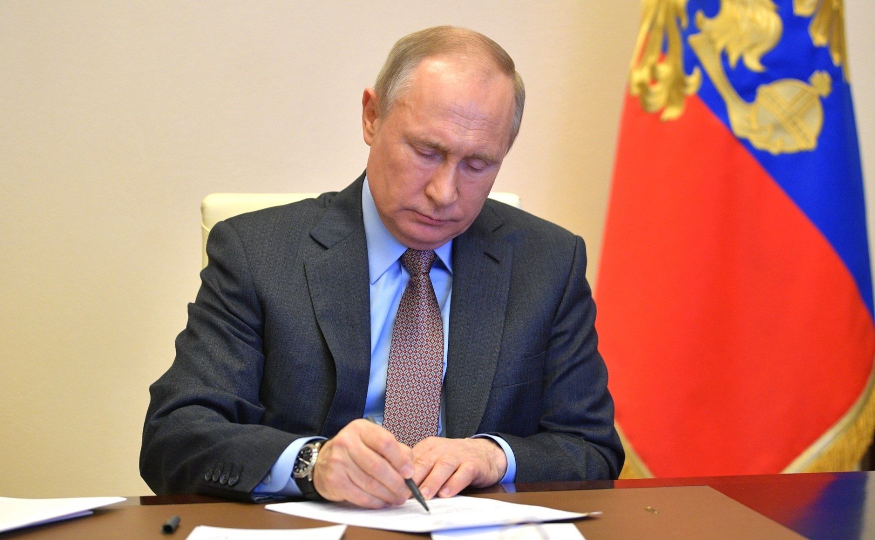Путин утвердил выплаты командированным в Донбасс гражданским специалистам