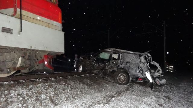 На Ставрополье легковушка попала под поезд На Ставрополье легковушка попала под поезд