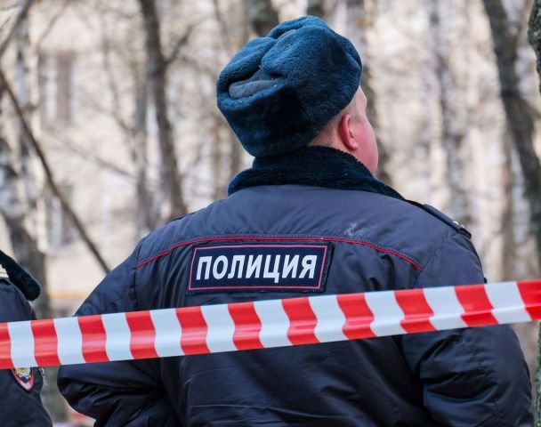 В городах по всей России из-за анонимных звонков проходят эвакуации людей В городах по всей России из-за анонимных звонков проходят эвакуации людей