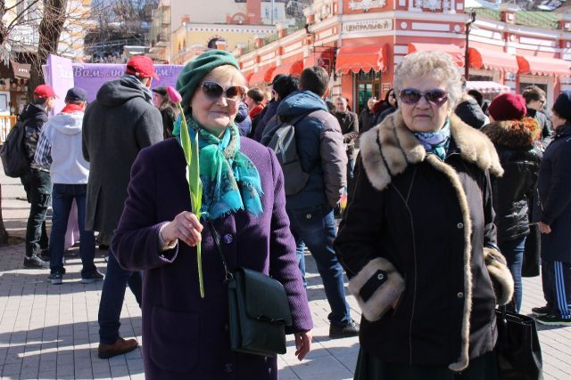 В Кисловодске мужчины устроили для жительниц города праздничный концерт В Кисловодске мужчины устроили для жительниц города праздничный концерт