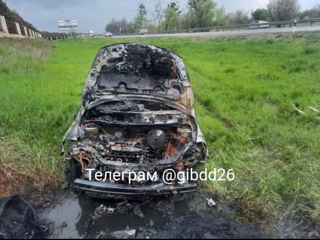 Под Ставрополем в результате аварии сгорел автомобиль