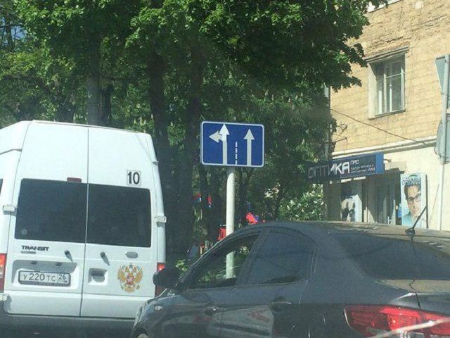 В Ставрополе «обновили» знак направления движения по полосам улицы Ленина В Ставрополе «обновили» знак направления движения по полосам улицы Ленина