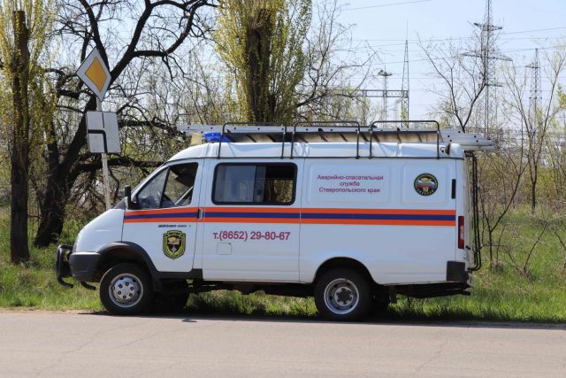 Спасатели сняли ставропольского пенсионера с крыши дома Спасатели сняли ставропольского пенсионера с крыши дома