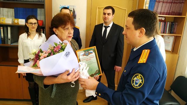 Следователи поблагодарили жительницу Будённовска за спасение выброшенного в окно младенца Следователи поблагодарили жительницу Будённовска за спасение выброшенного в окно младенца