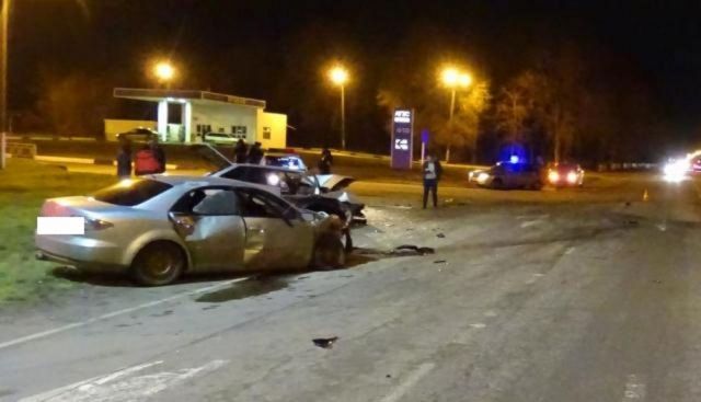 В Ставропольском крае столкнулись две легковушки, пострадали три человека В Ставропольском крае столкнулись две легковушки, пострадали три человека