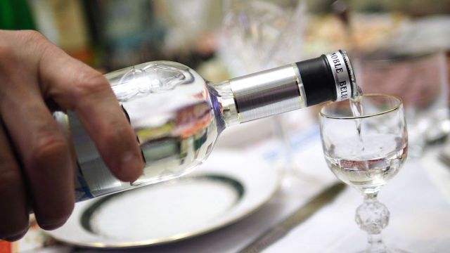 Минфин может изменить минимальные цены на водку, коньяк и шампанское Минфин может изменить минимальные цены на водку, коньяк и шампанское