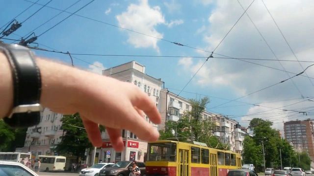 Странный житель Пятигорска пытался «движением руки» остановить трамвай Странный житель Пятигорска пытался «движением руки» остановить трамвай