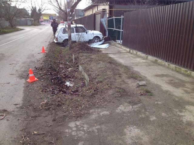 На Ставрополье водитель легковушки съехал с дороги и сбил нетрезвого пешехода На Ставрополье водитель легковушки съехал с дороги и сбил нетрезвого пешехода