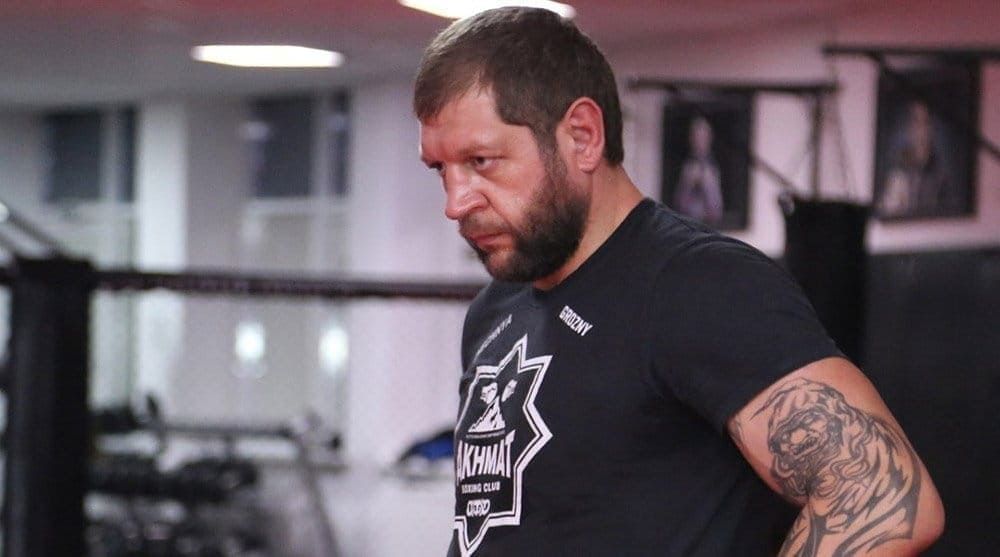 Суд оштрафовал и лишил бойца Александра Емельяненко водительских прав Суд оштрафовал и лишил бойца Александра Емельяненко водительских прав