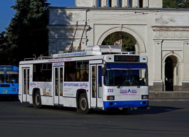 В троллейбусах Ставрополя пассажиры теперь оплачивают проезд при входе В троллейбусах Ставрополя пассажиры теперь оплачивают проезд при входе