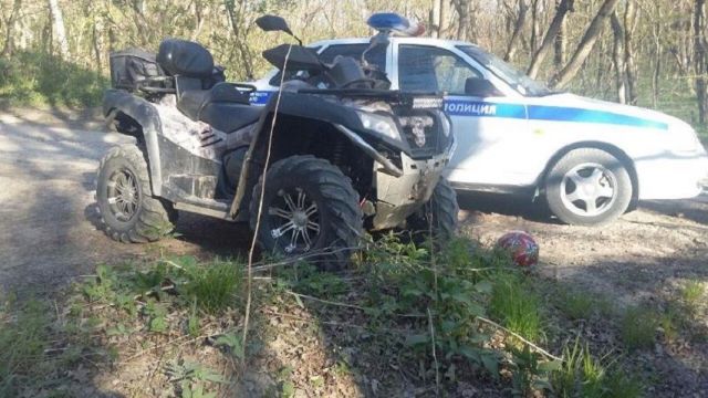 В Ставропольском крае снегоболотоход врезался в дерево В Ставропольском крае снегоболотоход врезался в дерево