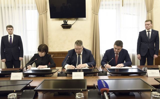 Правительство Ставрополья, профсоюзы и работодатели заключили трёхстороннее соглашение о сотрудничестве Правительство Ставрополья, профсоюзы и работодатели заключили трёхстороннее соглашение о сотрудничестве