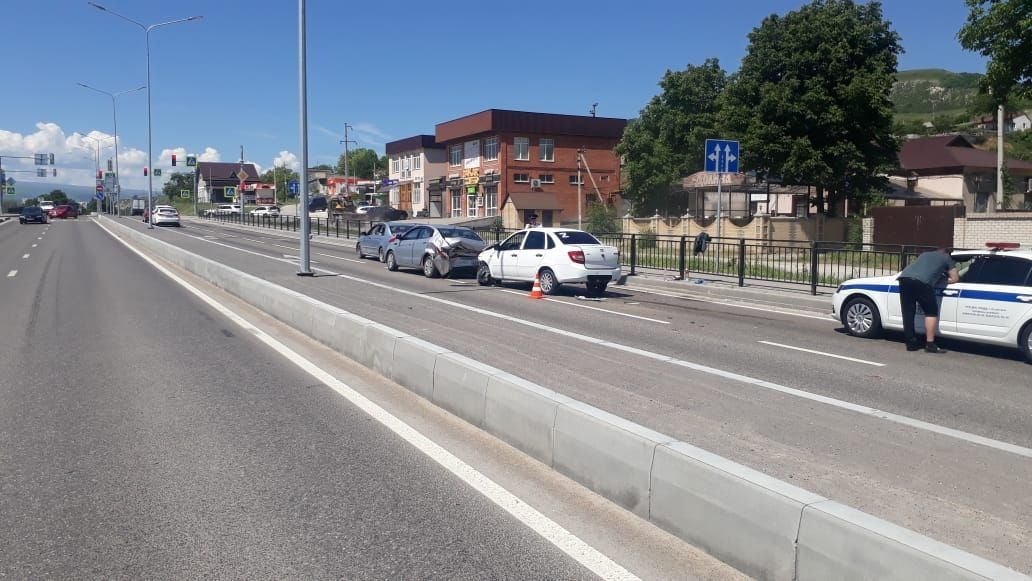 В Предгорном округе 3 машины столкнулись в ДТП