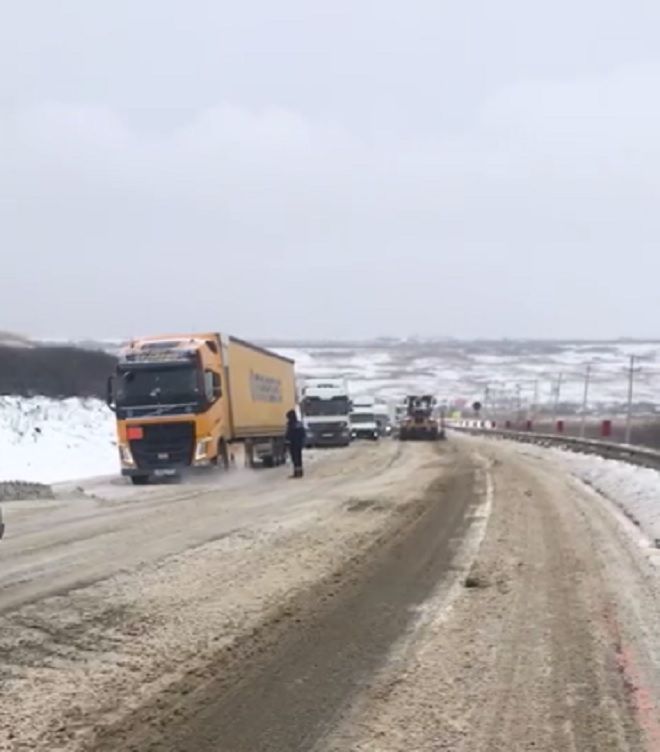 На Восточном обходе Ставрополя временно ограничено движение из-за снегопада