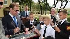 Медведев открыл президентское кадетское училище в Ставрополе Медведев открыл президентское кадетское училище в Ставрополе