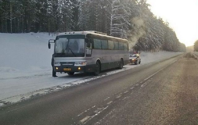 В Ставропольском крае на трассе сломался рейсовый автобус В Ставропольском крае на трассе сломался рейсовый автобус
