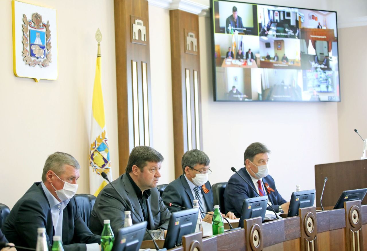 Дума Ставрополья приняла закон о допгарантиях медработникам в случае заражения коронавирусом Дума Ставрополья приняла закон о допгарантиях медработникам в случае заражения коронавирусом