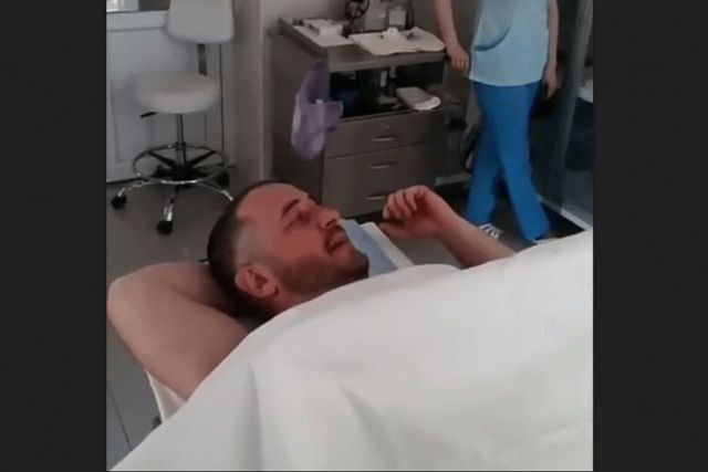 Во Владикавказе врач во время операции спел с пациентом казачью песню Во Владикавказе врач во время операции спел с пациентом казачью песню