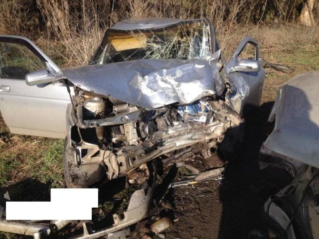 В Кочубеевском районе из-за ямы на дороге в ДТП пострадали двое В Кочубеевском районе из-за ямы на дороге в ДТП пострадали двое