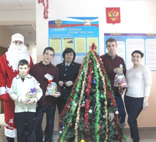 На Ставрополье продолжается акция «Полицейский Дед Мороз» На Ставрополье продолжается акция «Полицейский Дед Мороз»