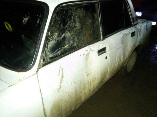 Житель Ставрополья ногами помял автомобиль своего оппонента Житель Ставрополья ногами помял автомобиль своего оппонента