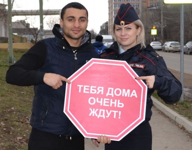 Чемпион мира по боксу Давид Аванесян призывает жителей Ставрополья соблюдать ПДД Чемпион мира по боксу Давид Аванесян призывает жителей Ставрополья соблюдать ПДД